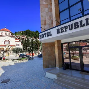 4* מלון Republika